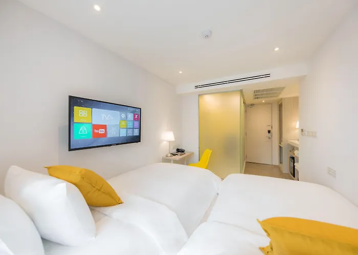 Hotel Yello Victory Monument