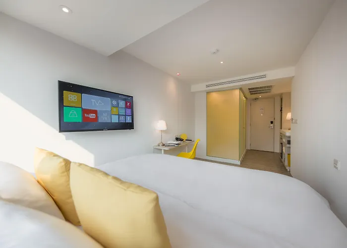 Hotel Yello Victory Monument 3*