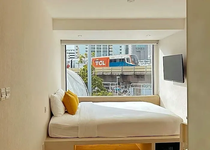 Yello Victory Monument Hotel