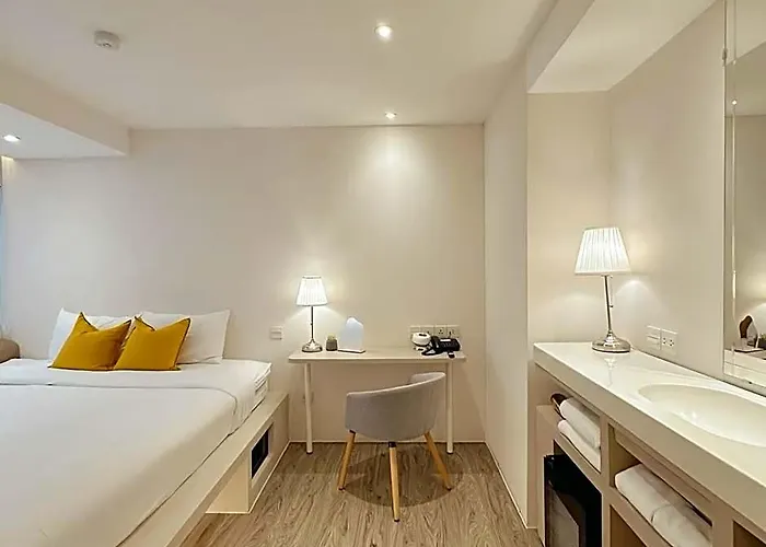 Yello Victory Monument Hotel 3*