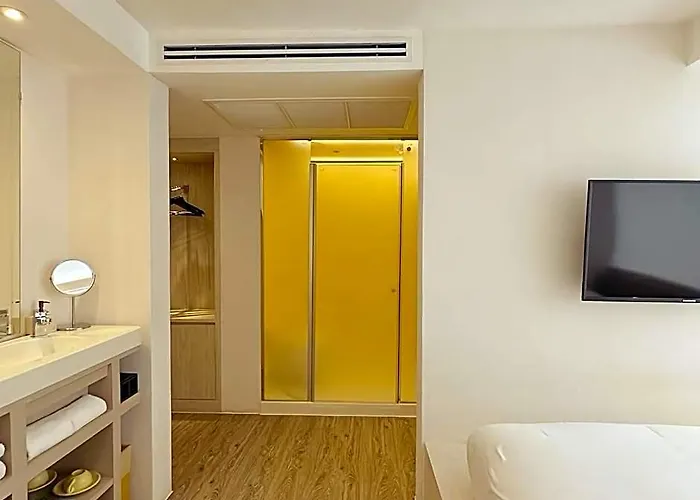 Yello Victory Monument Hotel 3*