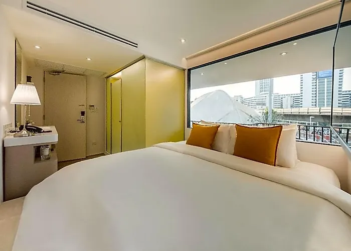 Hotel Yello Victory Monument